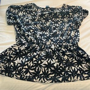 Like new woman’s short sleeve dress blouse